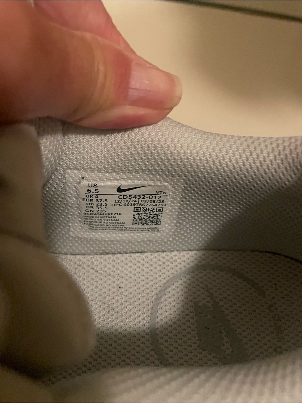 Nike Air Max Sneakers - Womens (EUC) - Picture 4 of 6